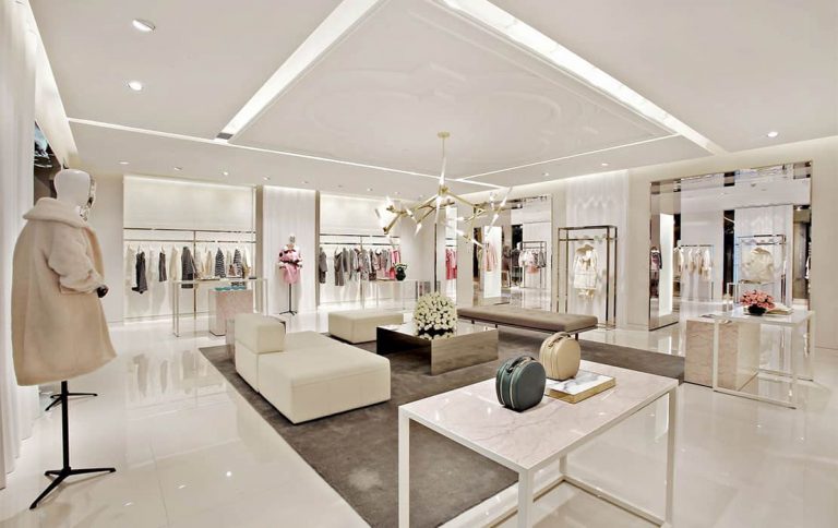 Luxuriöse Boutique mit moderner Einrichtung: Professionelle Raumbeduftung steigert die Kundenzufriedenheit und schafft eine exklusive Einkaufsatmosphäre.