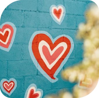 Herz an einer Wand als Symbol für emotionale Kundenbindung in der Gastronomie